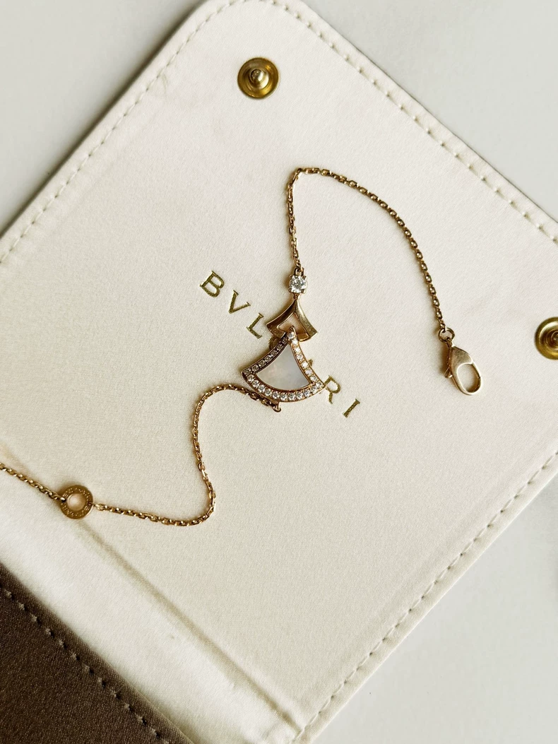 Bulgari DIVAS DREAM new rose gold full diamond white mother-of-pearl fan bracelet-3