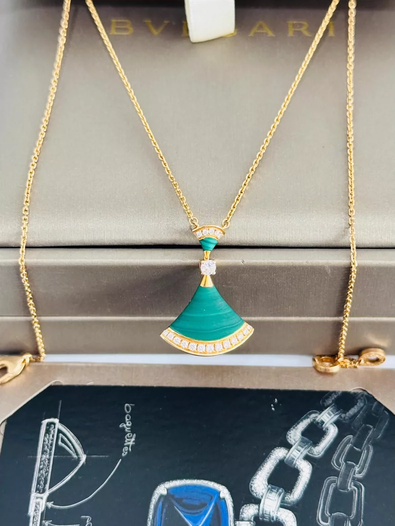 Bvlgari DIVAS' DREAM Green Fan Fan Necklace 18K Rose Gold Malachite