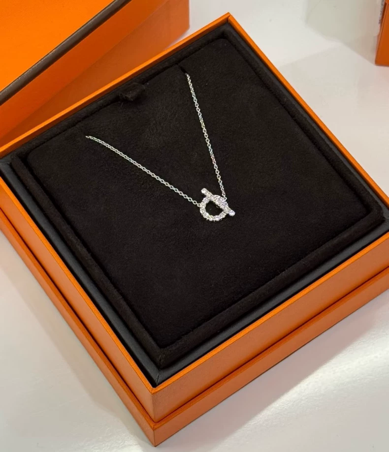 Hermes Finesse Classic 18K Rose Gold Diamond Small Q Necklace-4