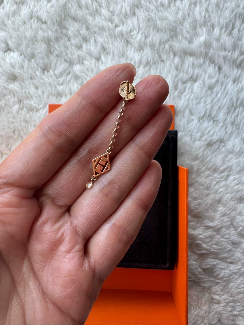 Hermès Gambade H diamond earrings-2