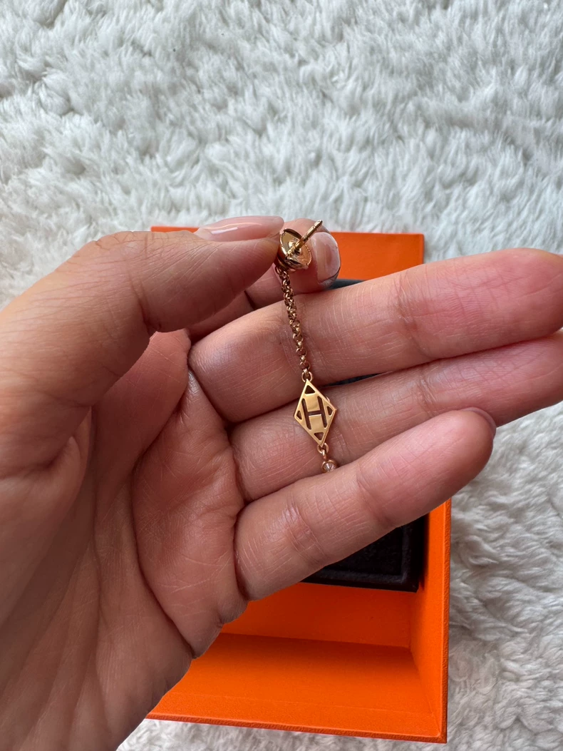 Hermès Gambade H diamond earrings-3