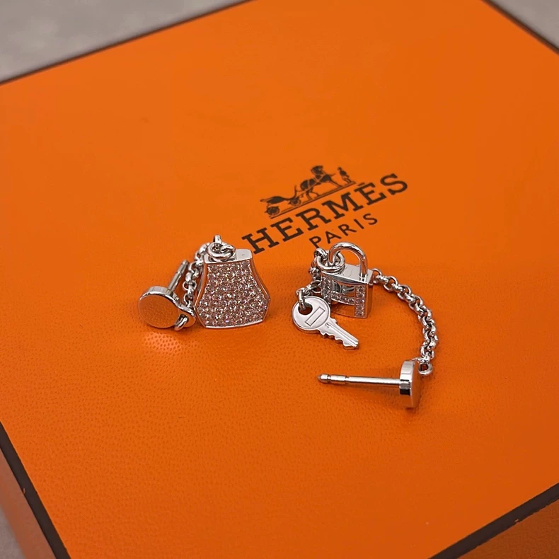 HERMES Kelly Clochette Series 18k White Gold Key Lock Full Diamond Earrings-4