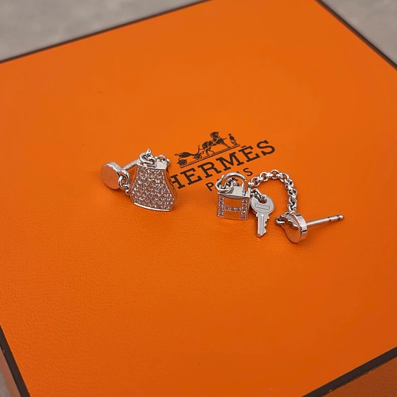 HERMES Kelly Clochette Series 18k White Gold Key Lock Full Diamond Earrings-3