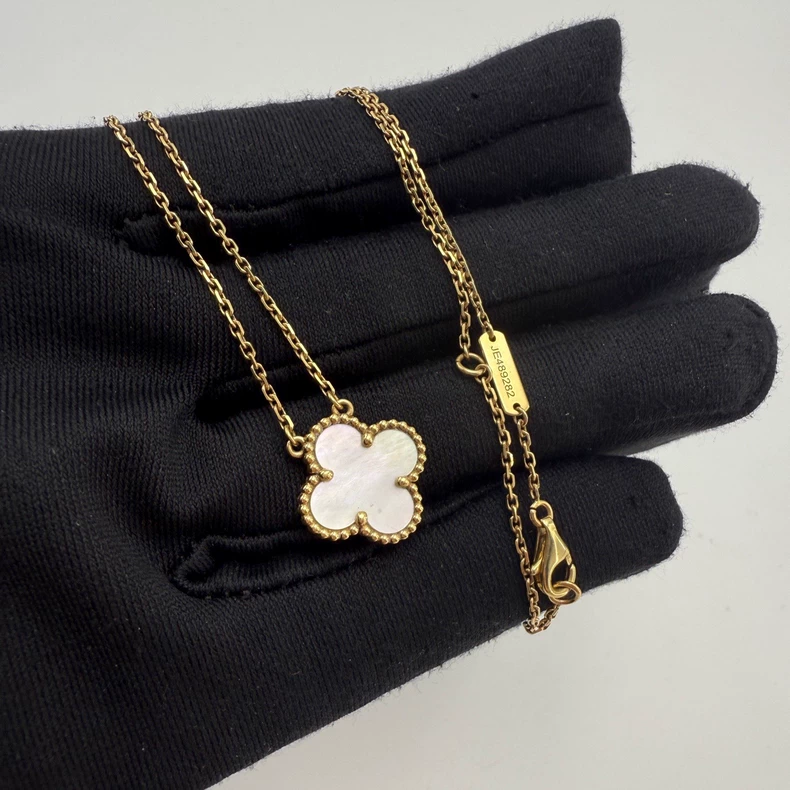 Van Cleef & Arpels White Mother-of-Pearl Four-Leaf Clover Medium 18K Gold Necklace