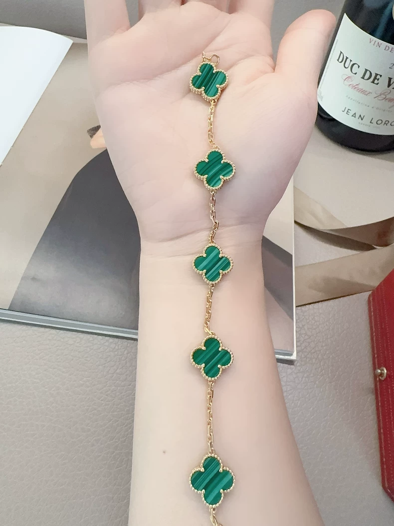 Vca Van Cleef & Arpels malachite green five-flower gold bracelet-2