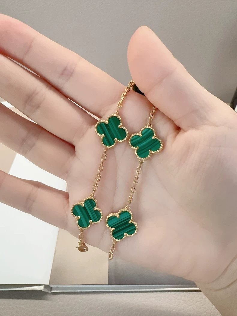 Vca Van Cleef & Arpels malachite green five-flower gold bracelet