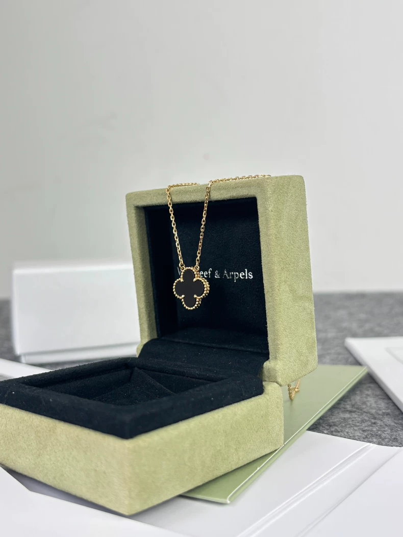 VCA/Van Cleef & Arpels Black Flower Medium Alhambra Onyx Pendant  Pendant Necklace-3