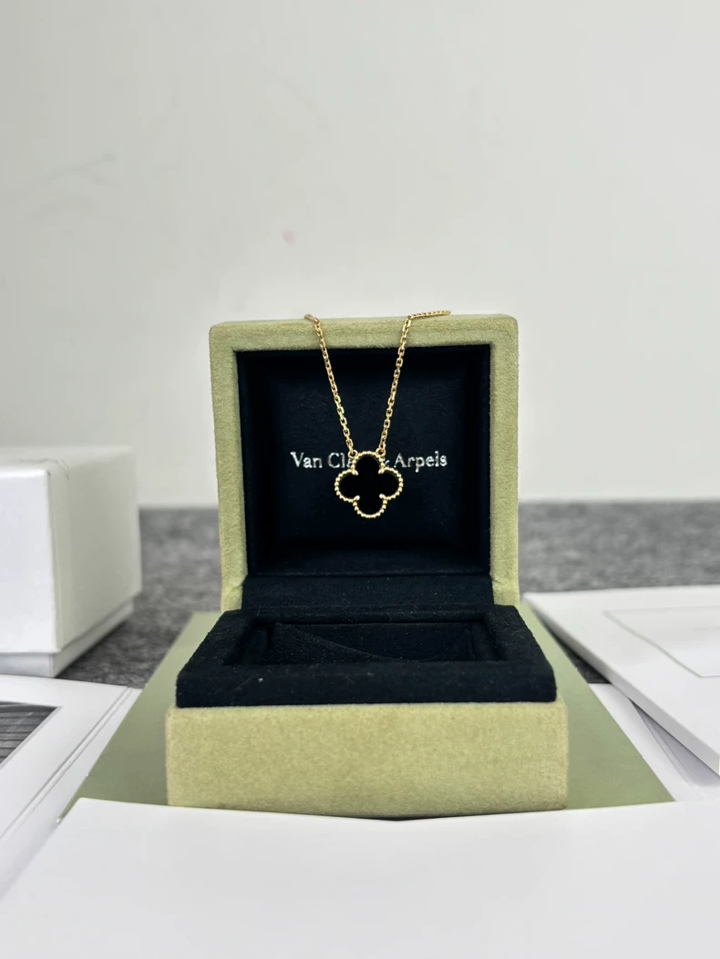 VCA/Van Cleef & Arpels Black Flower Medium Alhambra Onyx Pendant  Pendant Necklace