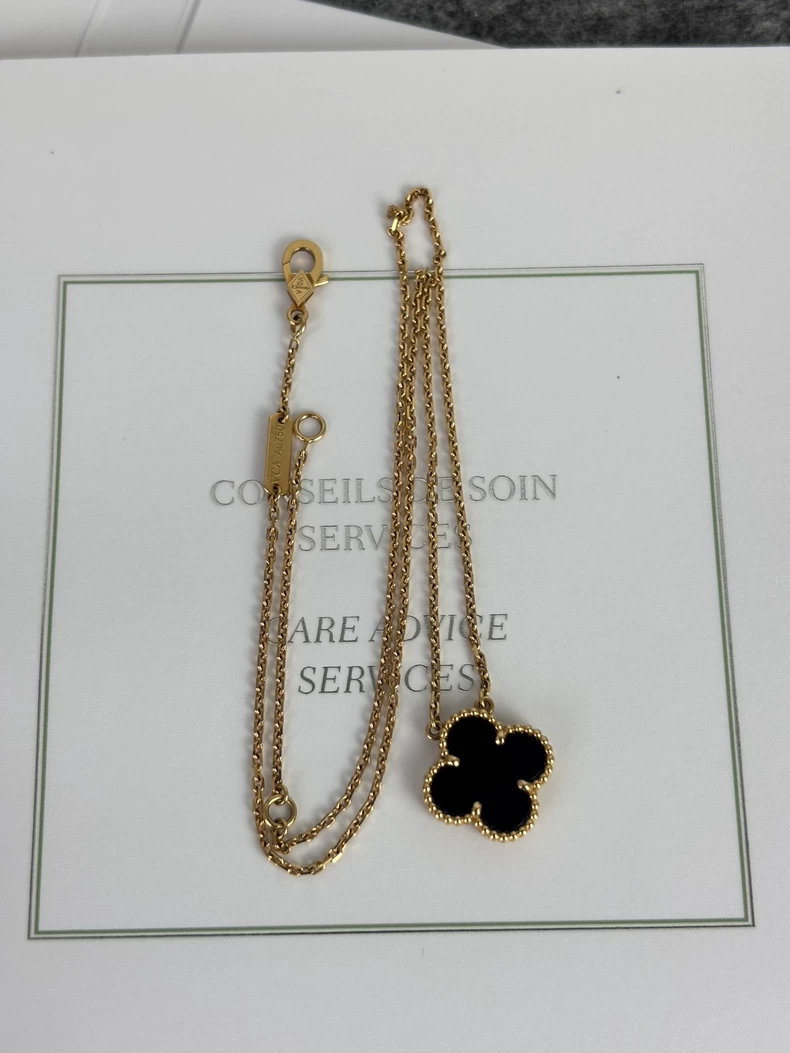 VCA/Van Cleef & Arpels Black Flower Medium Alhambra Onyx Pendant  Pendant Necklace-6